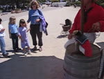mov_kids_with_monkey.mov