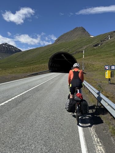 Scott enters the tunnel