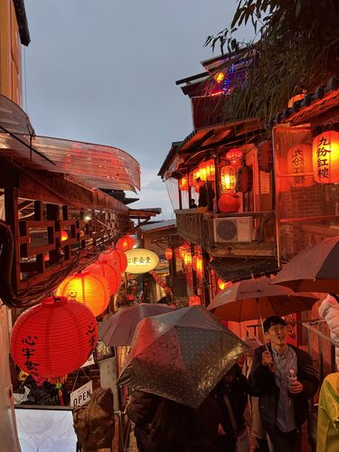 Jiufen: rain, lanterns and umbrellas