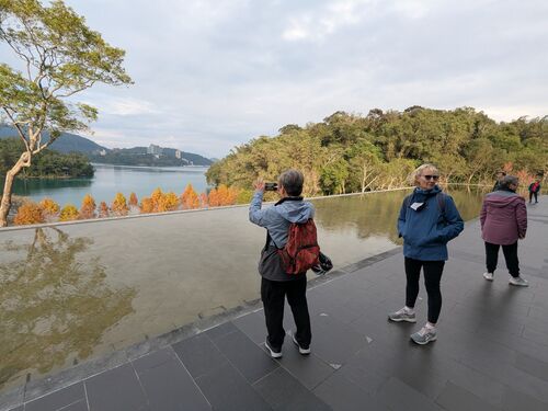 Chau-wen records us viewing the view