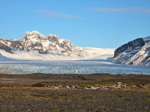 A glacier coming close to the road.