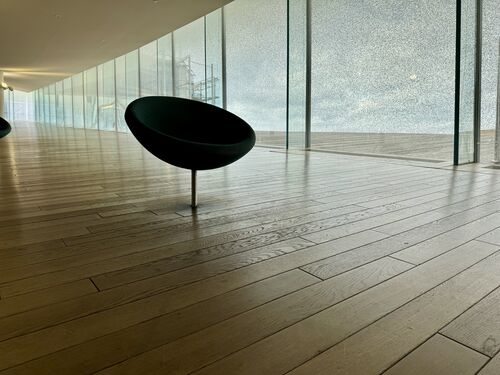 Oodi: reading chair