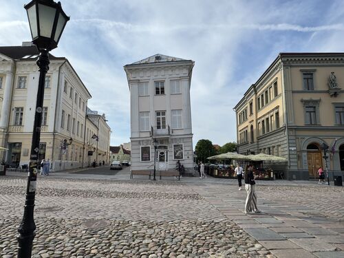 Tartu Art Museum, building leans against the long-gone city wall