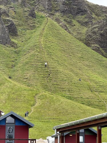 People quickly climb up, come down MUCH more slowly.